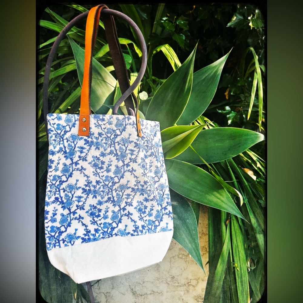 Blue & White Porcelain Print Canvas Tote Bag